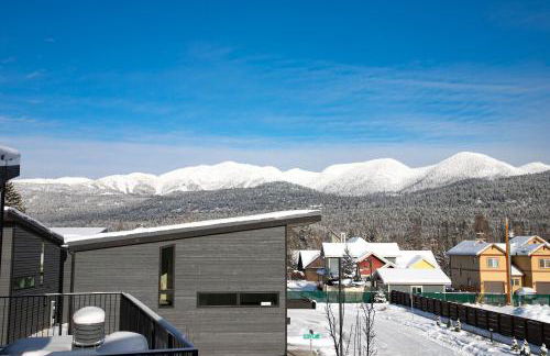 LUX Modern Chalet, Pool & Hot Tub, 10 Mins to the Mountain & Incredible Views - Photo 4