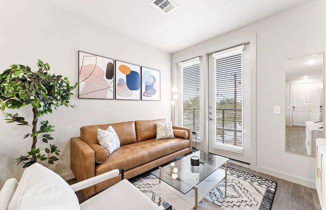 Prime Soco Airy 1BR King Suite w Pool Parking - Foto 16