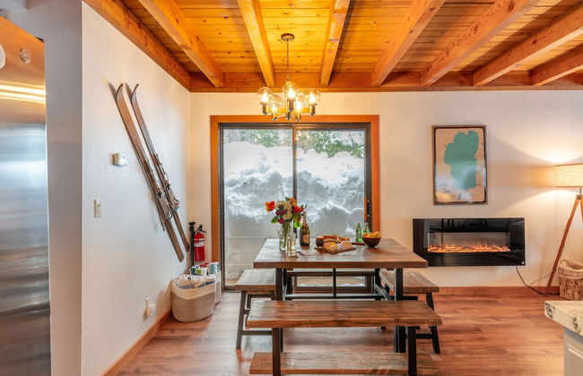 Indigo Owl by Avantstay Cabin w Firepit Minutes to Lake Slopes - Photo 13