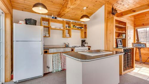 Peaceful Wells Retreat with Deck and Water Views - Foto 3