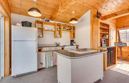 Peaceful Wells Retreat with Deck and Water Views - Foto 3