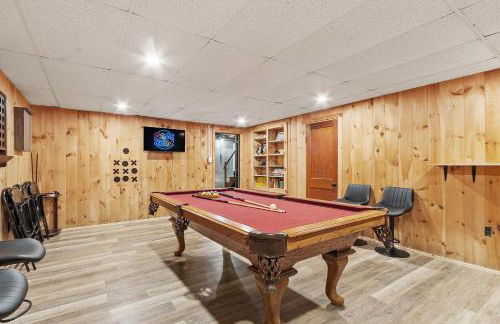 NEW! Woodland Retreat - Hot tub Game Room Firepit - Foto 35