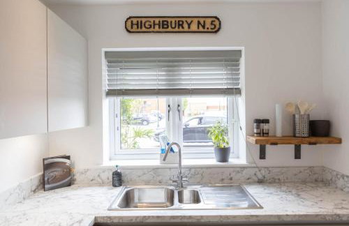 Bensons Hill - Stylish 2-Bed Home with Garden & Parking - Foto 24