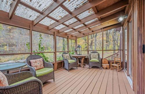 River Time Cabin - Riverfront, Hot Tub, Screen Porch, Fishing, Games, View, 3 King Beds - Photo 41