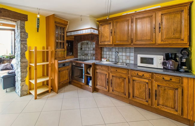 Stone Cottage with Sauna & Hot Tub near Cave of Lorette in Rochefort - Foto 17