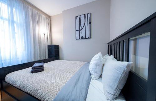Comfy 2 bedroom apartment on Central Park West - Photo 2
