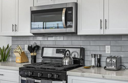 Belmont Shore Getaway with Hot Tub and Firepit - Foto 59