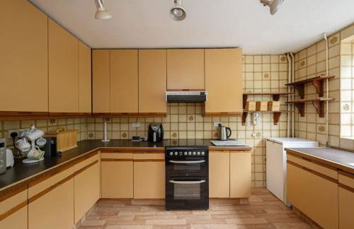 5 Bed Home with Private Parking - 25 Mins To Central London - Foto 19