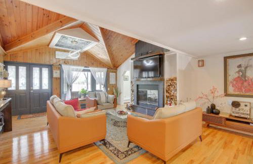 Lake Carmel Access Waterfront Home with Deck! - Foto 4