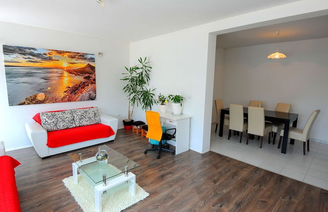 Holiday House With Pool - Photo 18