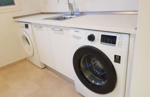 Modern House with large pool! - Photo 10