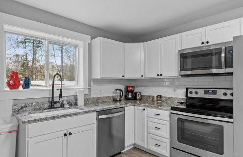 Kennebunk/Kennebunkport Beach House w/Pool! - Photo 48