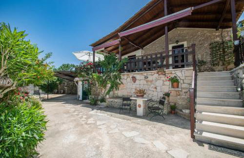 Gioia Traditional House - Photo 51