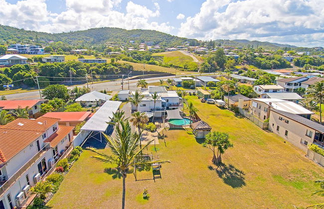 Driftwood On The Beach - Photo 40