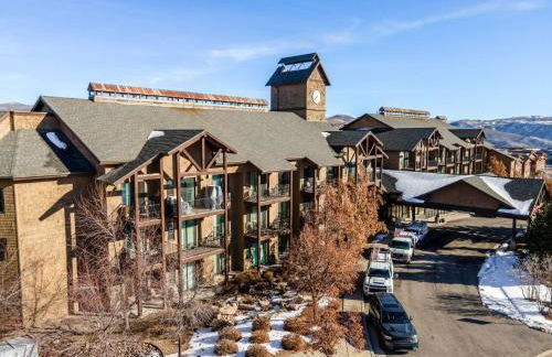 Top Floor Deer Valley Gondola Lakefront Condo- Great views - Photo 23