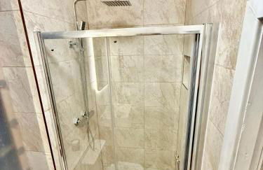 Double Deluxe Centre Apartment- Free Parking - Self Check-In - Cctv - Foto 6