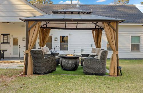 Charming Escape with Hot Tub & Fire Pit Winter Haven! - Foto 52