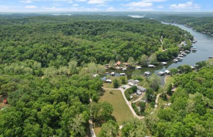 New! 2 Homes-Firepit, Hot Tub, Huge Yard and Dock - Foto 50