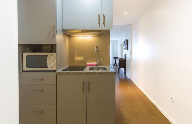 Bright 3BR Flat w/ AC in City Center by LovelyStay - Photo 45