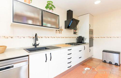 Villa Serranita - Stylish Holiday Home with Views and Air Conditioning 15 mins to Sitges - Photo 49