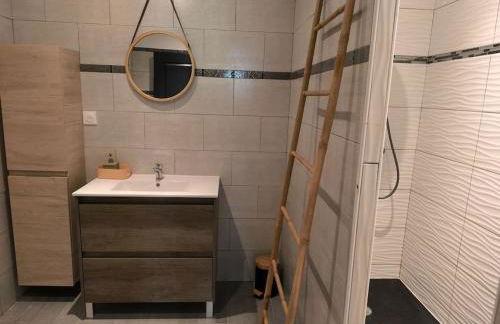 Rez de Villa au calme piscine chauffée, terrain pétanque - Photo 13