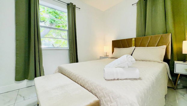 Modern 2-bedroom Retreat Near Beach Airport - Foto 4, Habitación