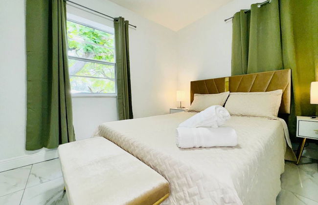 Modern 2-bedroom Retreat Near Beach Airport - Foto 4