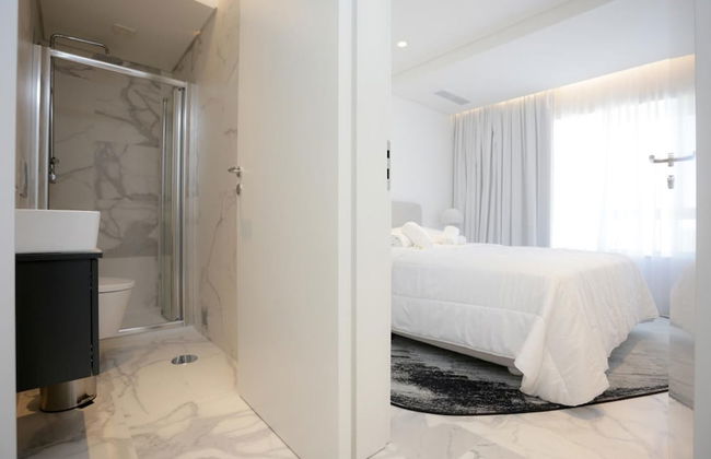 Sea Side Luxury Apartment - Photo 21