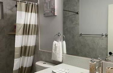 New! Modern Gated Summer Getaway Home - Foto 3