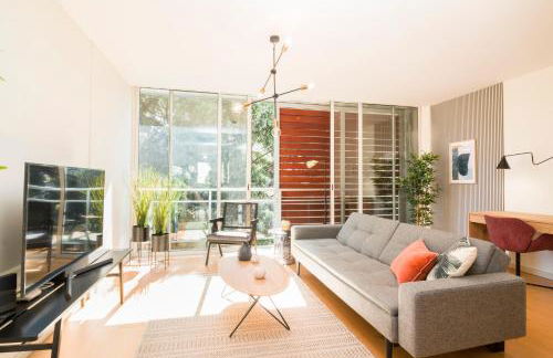 HomeForGuest Design Attic Apartment FREE Parking - Foto 3