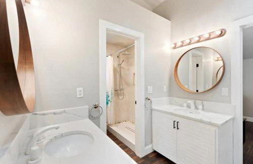 Elegant Beach Living, Just Blocks to the Sand - Foto 20