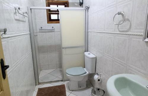 Casa Temporada Ubatuba perto da praia, check-in e out flexíveis com 5 vagas na garagem, wifi, churrasqueira - Foto 12