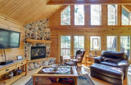 Lakefront Hazelhurst Cabin Dock and Pool Table - Foto 3