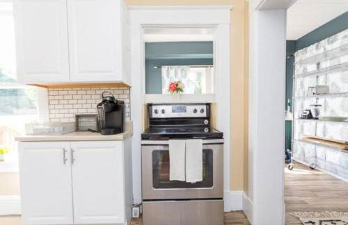 Steps to JMU & I-81 Fenced Yard Walk 2 Starbucks - Foto 28