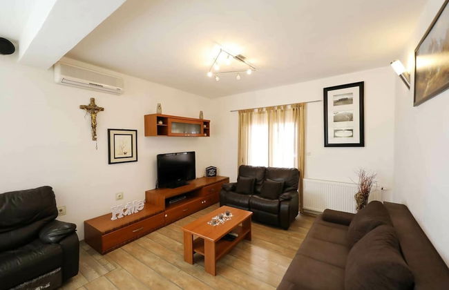 Charming Villa in Poličnik with Swimming Pool - Photo 9