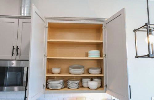 Luxurious Midtown Retreat with Elevator Access - Foto 25