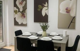 Bright 4BR Pets OK Driveway Sleeps 9 - Foto 18