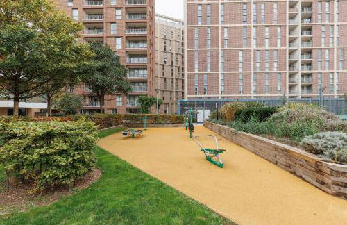 2BR Apartments in Canning Town Station with Balcony - Foto 3