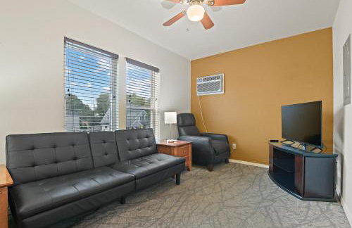 Maple Leaf Manor Suites - Photo 49