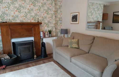 Selah Teifi spectacular river view with games room - Photo 9