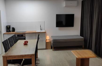 Eleonoras Ferienwohnung in Würzburg Stadt mit Terrasse und eigenen Parkplätzen vor der Tür, für große Gruppen bis zu 13 Personen geeignet - Foto 8