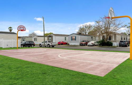 Coastal Haven Minutes From Beaches and Downtown - Foto 29