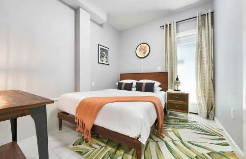 HostWise Stays - The Charlotte - Rooftop patio, Garage Parking, Prime Location, Large 3 Story Home - Foto 8