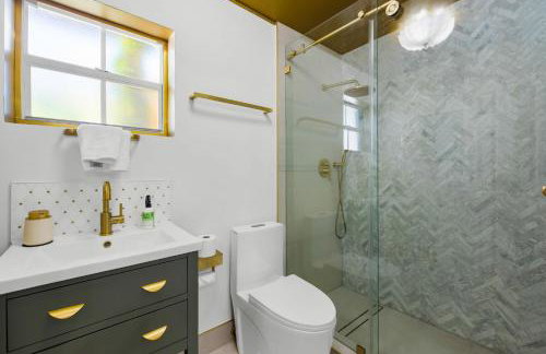 5 Min to Beach - Heated Pool Hot Tub 85 TV's BBQ Games - Foto 14