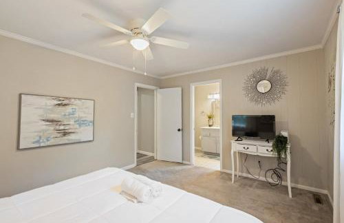 The Magnolia Manor 4BR Greenway Retreat - Photo 23