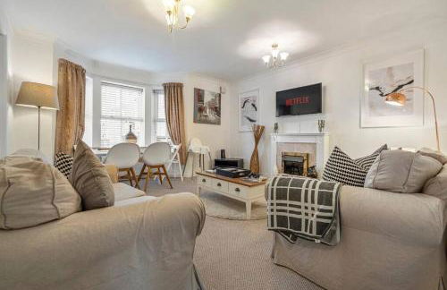 Spacious Apartment with Parking! - Photo 1