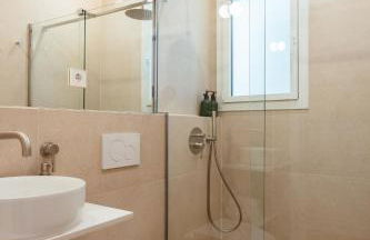 Newly Renovated Stylish Eixample - Great Location - Photo 24