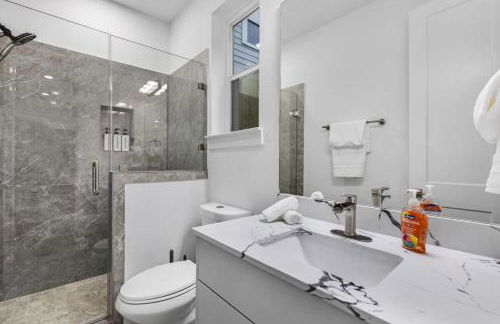 Spacious Houston 3Bed3 Bath Family Townhome - Photo 37