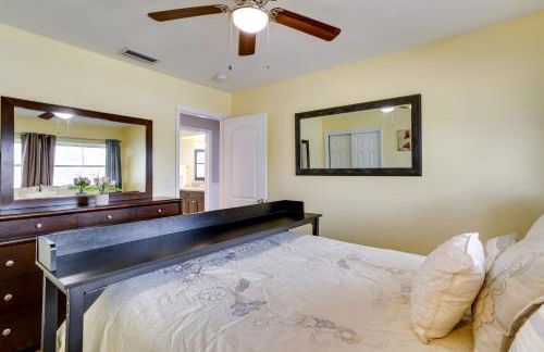 Pool and Screened-In Patio Tropical Florida Abode - Foto 16