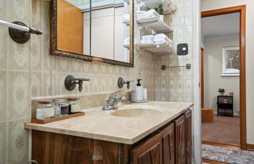 Charming Home Near Target and Parks 2 Bathrooms - Foto 12